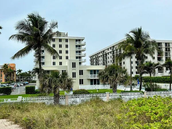 $2,800 | 125 South Ocean Avenue, Unit 207, Palm Beach Shores, FL 33404