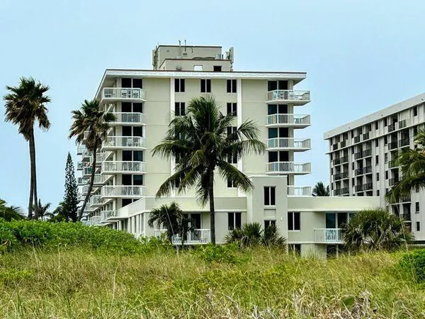 $2,800 | 125 South Ocean Avenue, Unit 207, Palm Beach Shores, FL 33404
