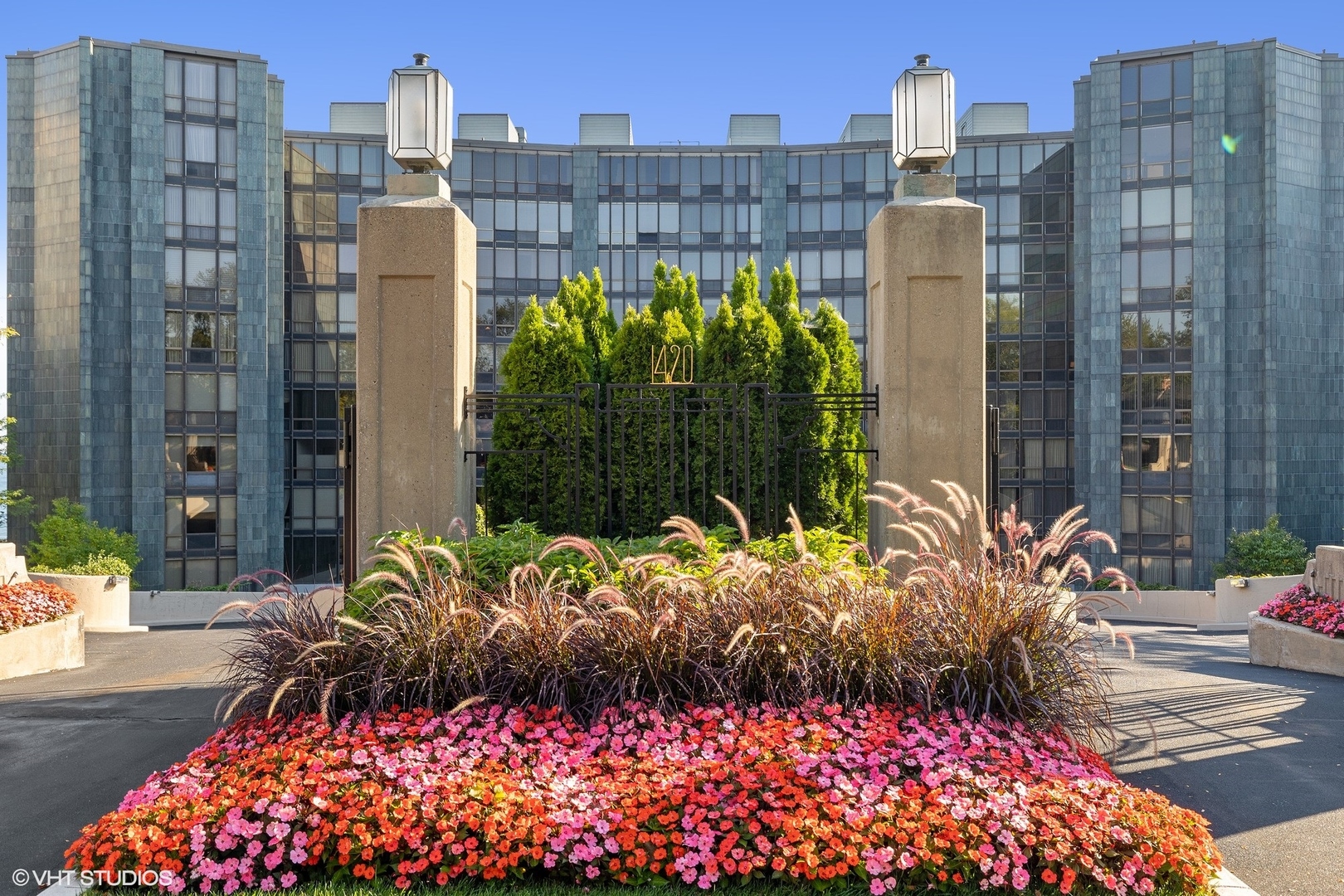 1420 Sheridan Road, Unit 1E Wilmette, IL 60091 - Photo 2 of 47 a view of a street with a flower garden