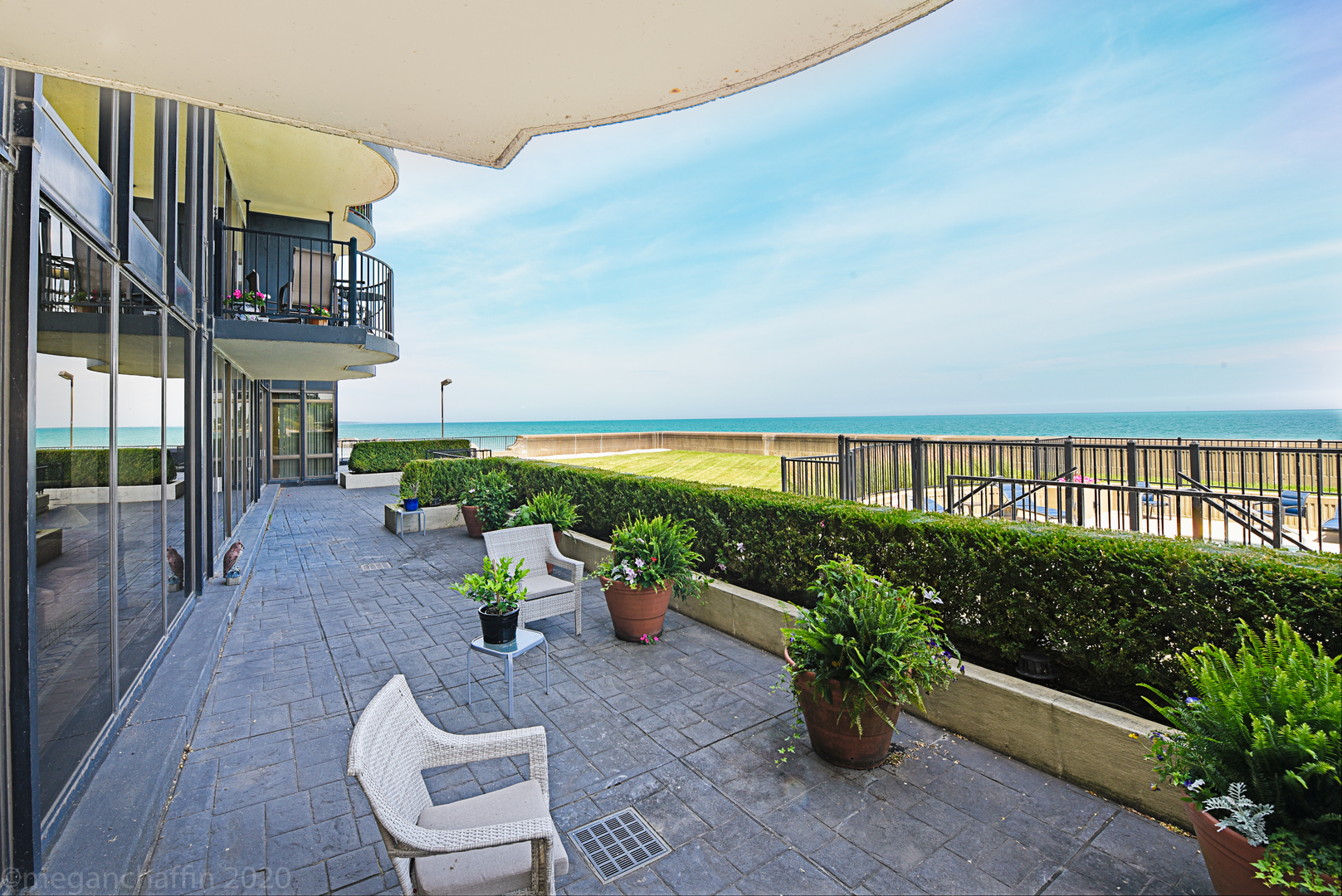 1420 Sheridan Road, Unit 1E Wilmette, IL 60091 - Photo 12 of 47 a view of a terrace with sitting area