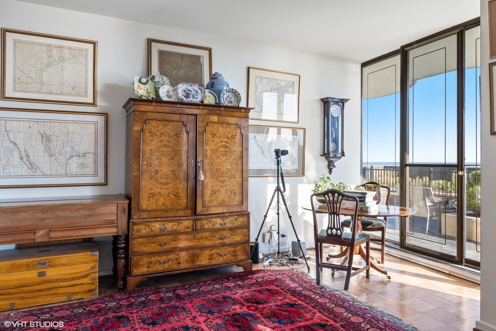 1420 Sheridan Road, Unit 1E Wilmette, IL 60091 - Photo 21 of 47 a view of a interior of the house