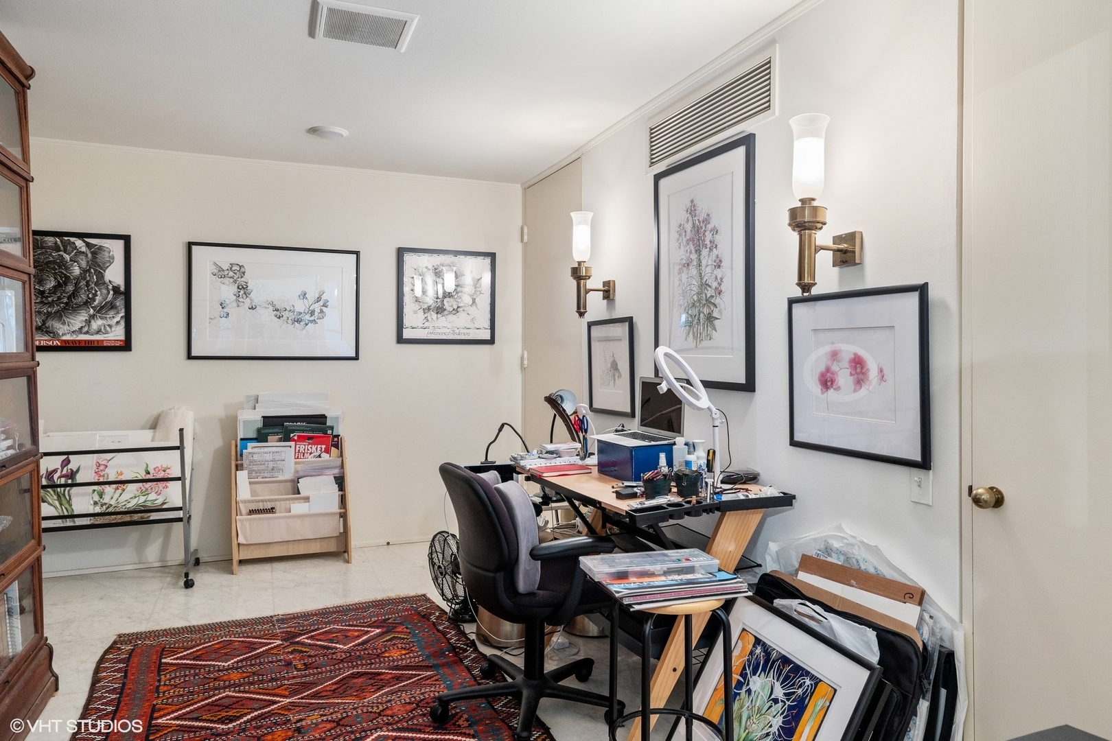 1420 Sheridan Road, Unit 1E Wilmette, IL 60091 - Photo 24 of 47 a view of a livingroom with furniture and a dining table