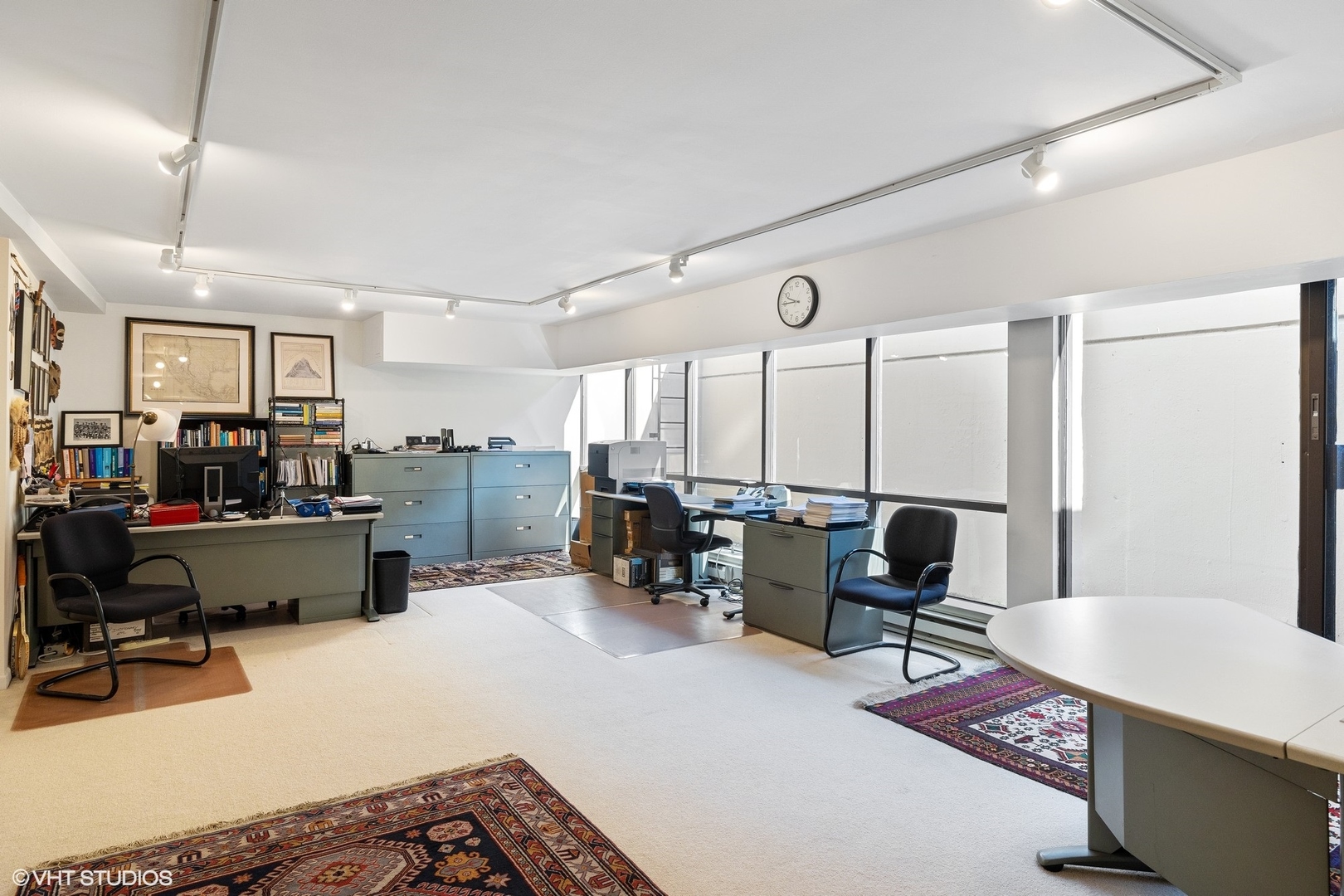 1420 Sheridan Road, Unit 1E Wilmette, IL 60091 - Photo 37 of 47 a room with lots of chairs and mirrors