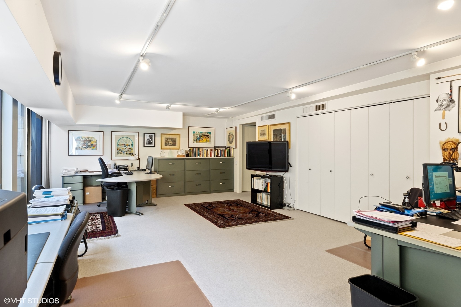 1420 Sheridan Road, Unit 1E Wilmette, IL 60091 - Photo 38 of 47 a living room with furniture a flat screen tv and kitchen view