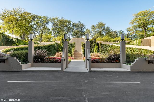 $850,000 | 1420 Sheridan Road, Unit 1E, Wilmette, IL 60091