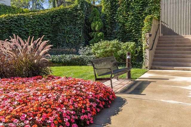 $850,000 | 1420 Sheridan Road, Unit 1E, Wilmette, IL 60091