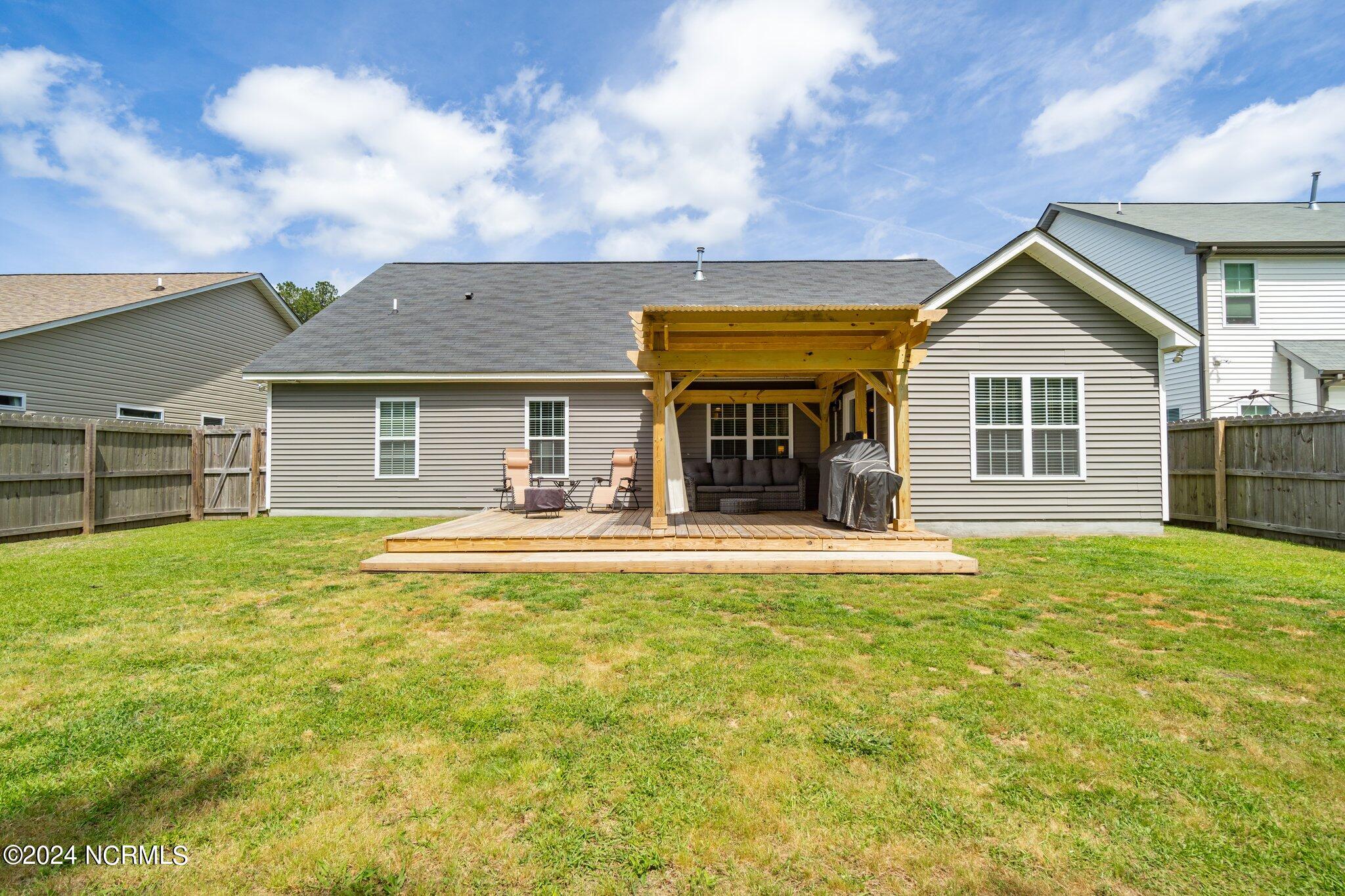 307 Station House Road New Bern, NC 28562 - Photo 33 of 34 Back of home