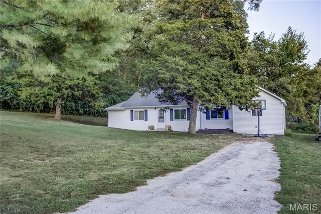 $130,000 | 305 Vineyard Street, Hardin, IL 62047