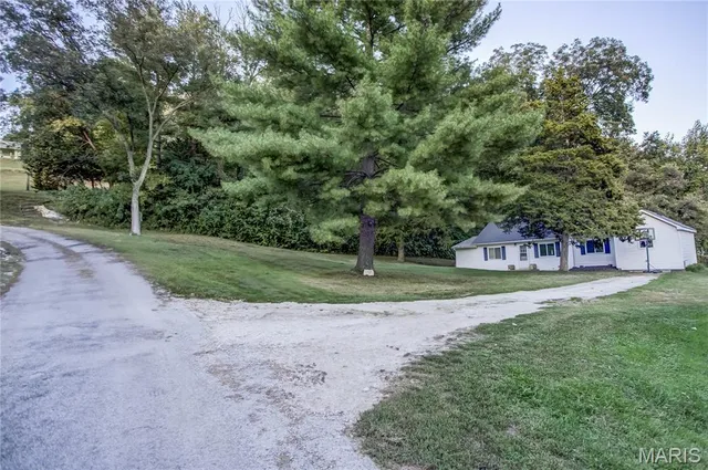 $130,000 | 305 Vineyard Street, Hardin, IL 62047