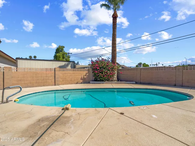 $425,000 | 16833 North 17th Place, Phoenix, AZ 85022