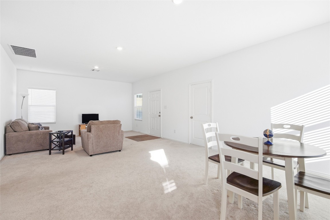 724 Rancho Del Cielo Loop Jarrell, TX 76537 - Photo 2 of 34 a living room with furniture