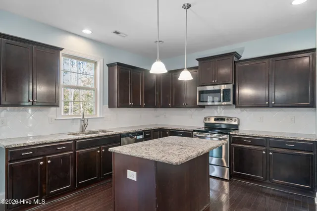 $522,000 | 109 Creek End Court, Swansboro, NC 28584