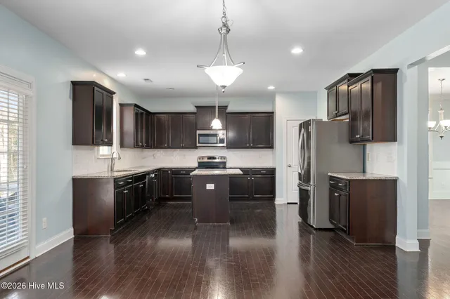 $522,000 | 109 Creek End Court, Swansboro, NC 28584