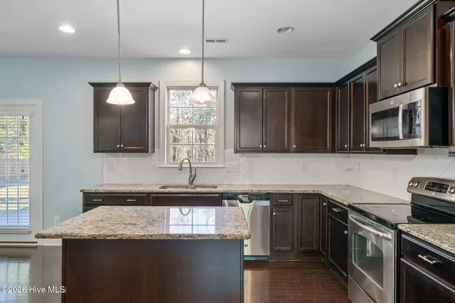 $522,000 | 109 Creek End Court, Swansboro, NC 28584