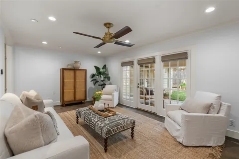 $925,000 | 1806 McDuffie Street, Houston, TX 77019