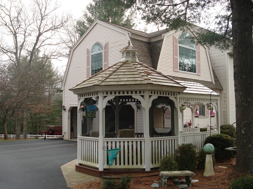 14 Massasoit Way Mendon, MA 01756 - Photo 2 of 24 Gallery Image 2