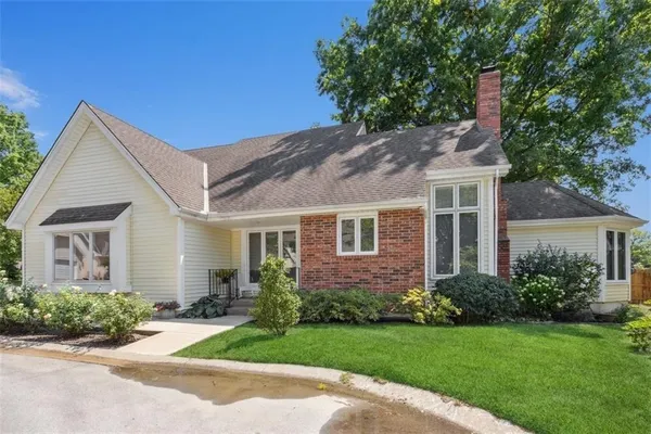 $679,950 | 4530 West 90th Street, Prairie Village, KS 66207