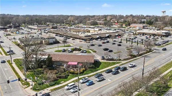 $679,950 | 4530 West 90th Street, Prairie Village, KS 66207