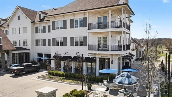 $679,950 | 4530 West 90th Street, Prairie Village, KS 66207