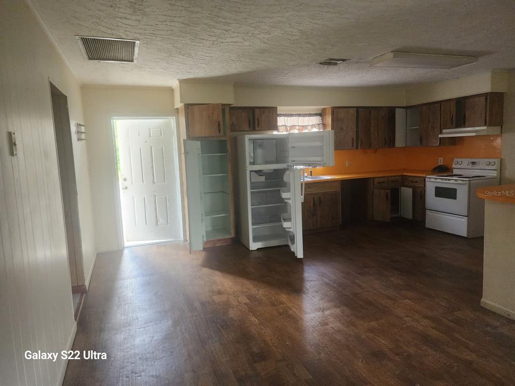 1817 Los Pinos Road Arcadia, FL 34266 - Photo 5 of 13 a kitchen with stainless steel appliances granite countertop a refrigerator and a stove top oven