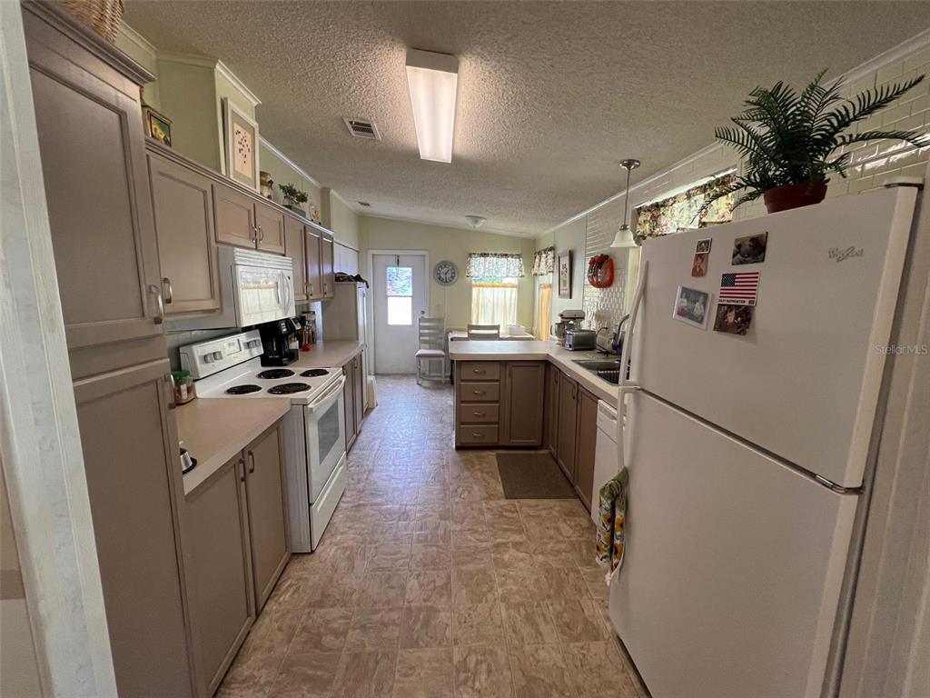 88 Pindo Palm Street West Largo, FL 33770 - Photo 13 of 33