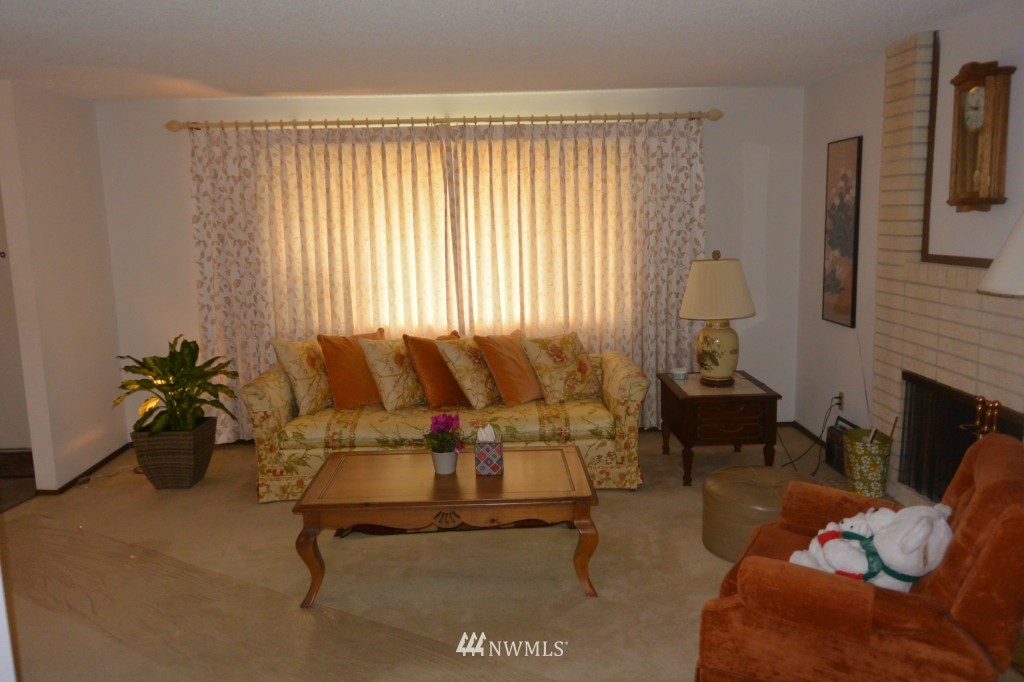 22120 7th Place West Bothell, WA 98021 - Photo 4 of 13
