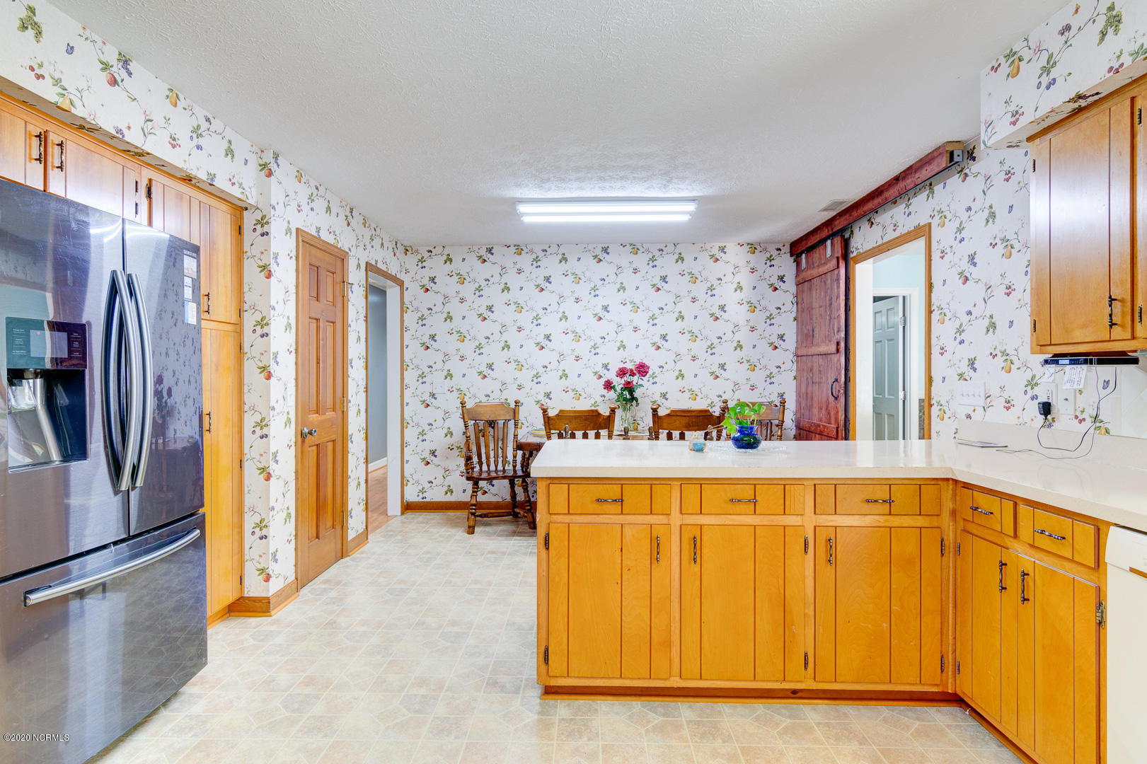 310 Mt Pleasant Road New Bern, NC 28560 - Photo 13 of 68 Spacious kitchen with breakfast nook or eat-in dining