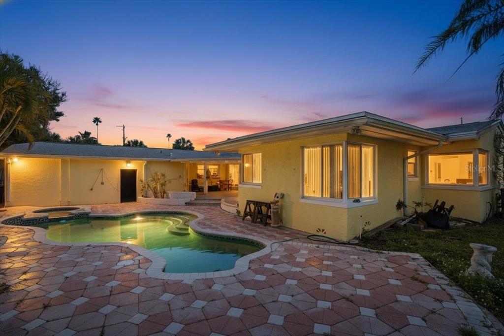 16007 Gulf Boulevard Redington Beach, FL 33708 - Photo 7 of 72