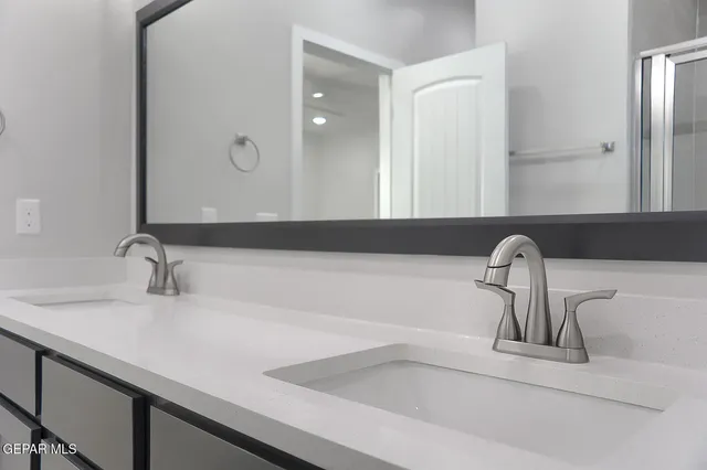 a view of an empty room with a ceiling fan