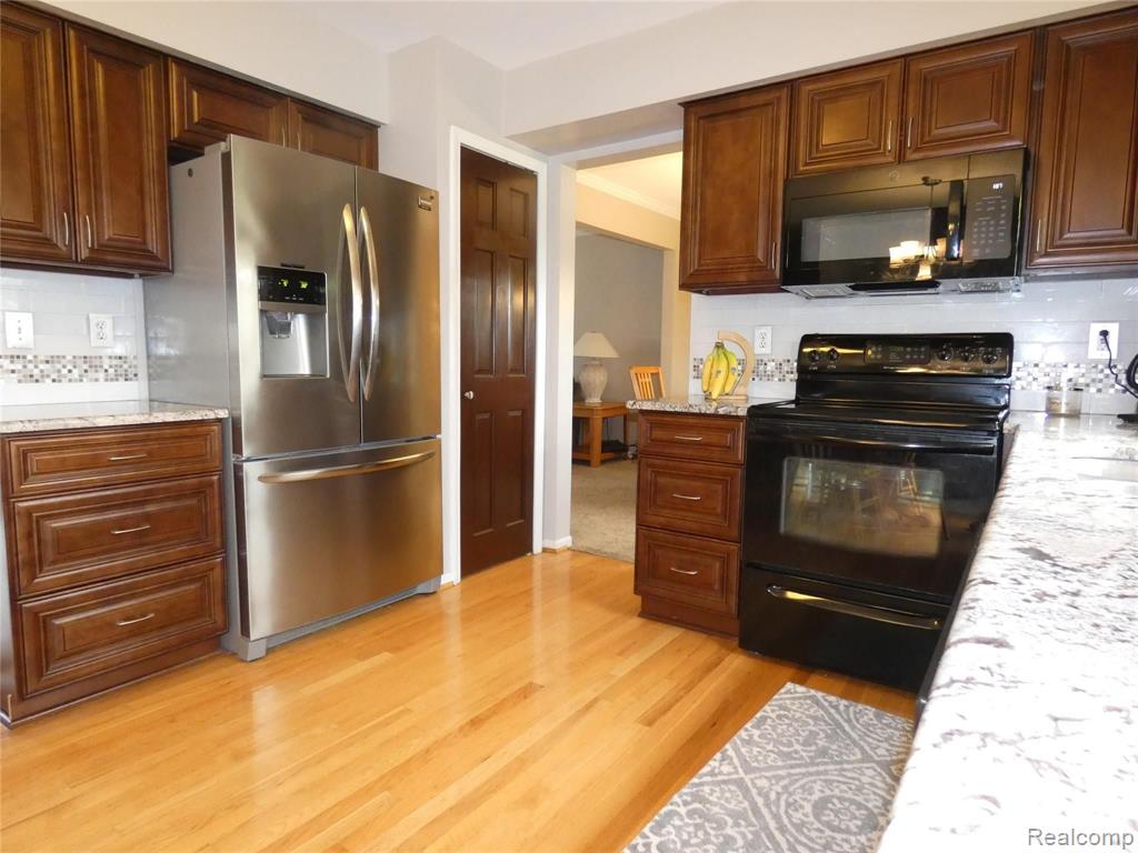 6462 Fox Hills Road Canton, MI 48187 - Photo 12 of 36
