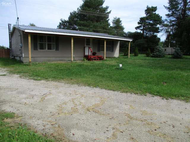 11398 Silver Lake Road Byron, MI 48418 - Photo 19 of 24 21219965-18.JPG