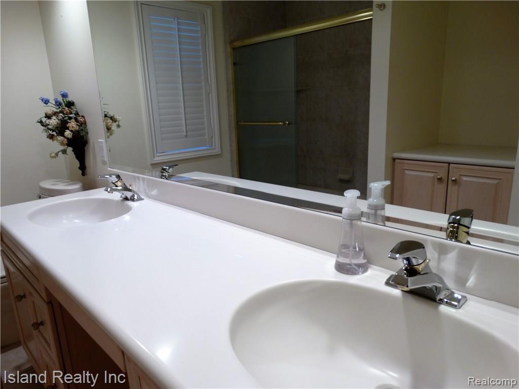 22673 Meridian Road Grosse Ile, MI 48138 - Photo 13 of 48