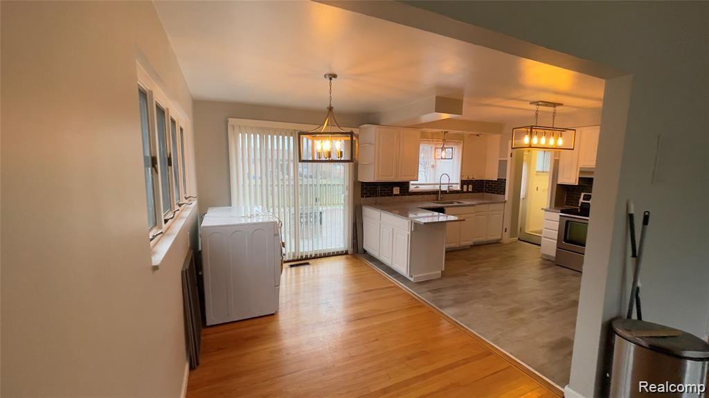 15057 Inkster Road Livonia, MI 48154 - Photo 6 of 38 16302476-1125-41F4-8B3D-356178FFBB15.jpeg
