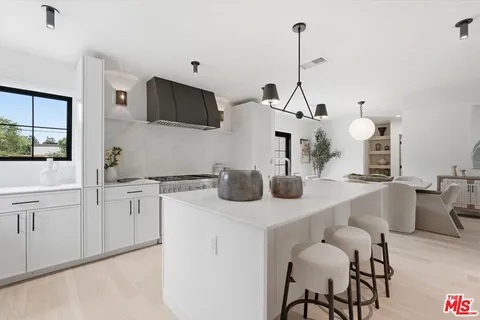 $3,295,000 | 3647 Barry Avenue, Los Angeles, CA 90066
