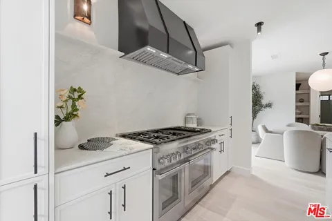 $3,295,000 | 3647 Barry Avenue, Los Angeles, CA 90066