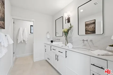 $3,295,000 | 3647 Barry Avenue, Los Angeles, CA 90066