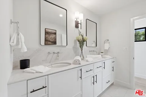 $3,295,000 | 3647 Barry Avenue, Los Angeles, CA 90066