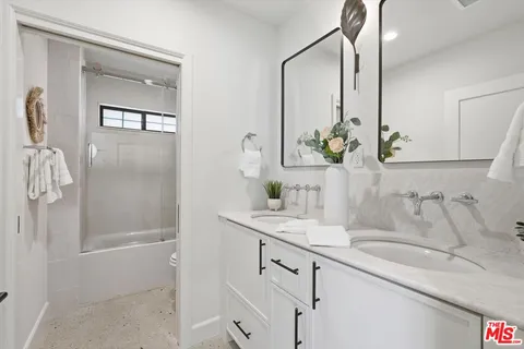 $3,295,000 | 3647 Barry Avenue, Los Angeles, CA 90066