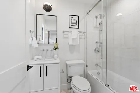 $3,295,000 | 3647 Barry Avenue, Los Angeles, CA 90066