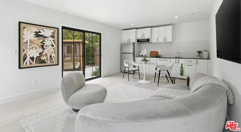 $3,295,000 | 3647 Barry Avenue, Los Angeles, CA 90066