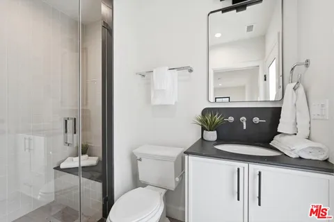 $3,295,000 | 3647 Barry Avenue, Los Angeles, CA 90066