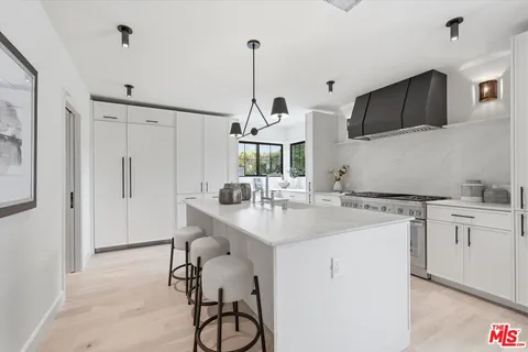 $3,295,000 | 3647 Barry Avenue, Los Angeles, CA 90066