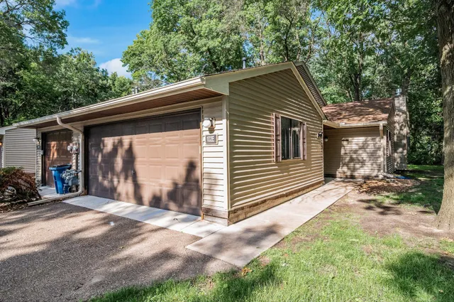 $218,000 | 102 South Drive, Unit E, Circle Pines, MN 55014