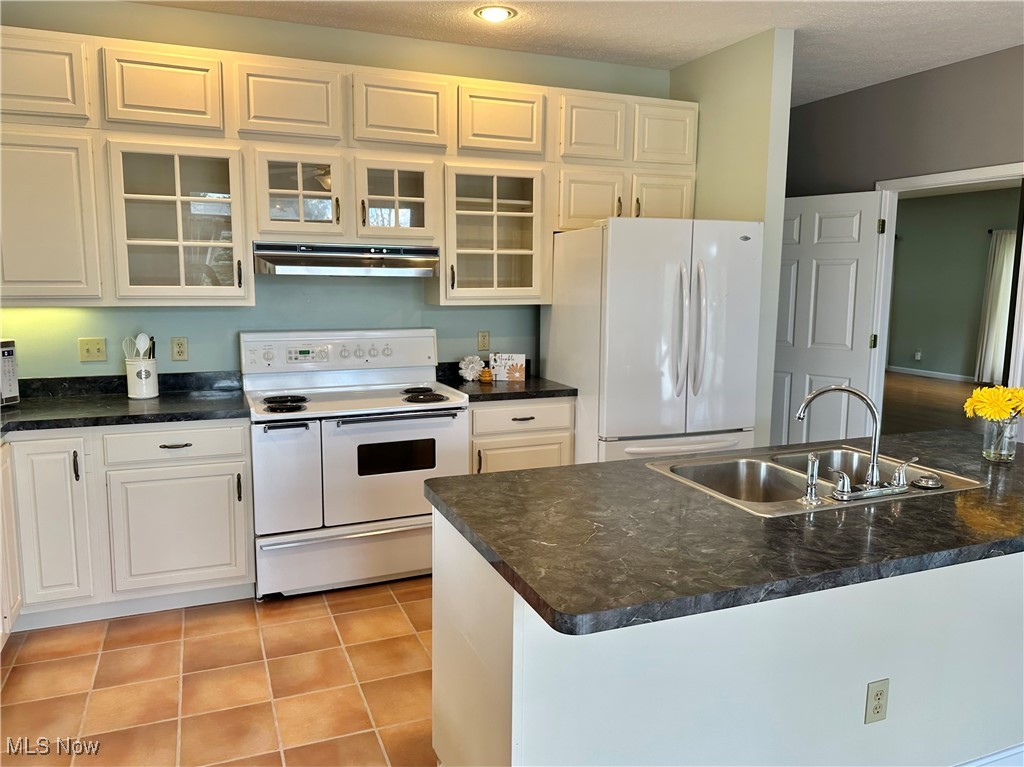 6047 Tallmadge Road Rootstown, OH 44272 - Photo 15 of 50 Kitchen with all appliances