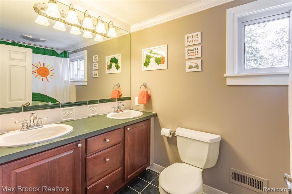 18277 Beverly Road Beverly Hills, MI 48025 - Photo 28 of 44