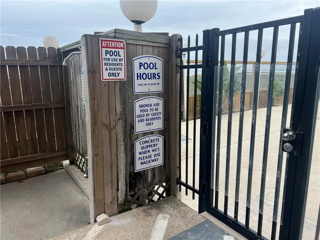 a view of entryway gate
