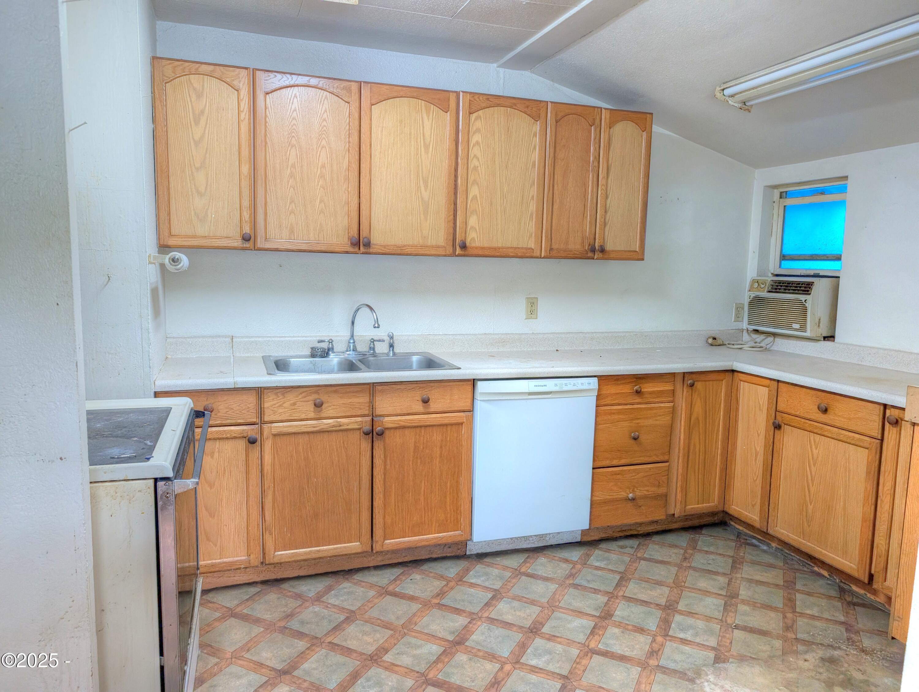 1601 Moonshine Park Road Logsden, OR 97357 - Photo 5 of 18 Kitchen.,
