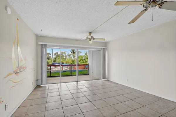 $199,000 | 1319 East Hillsboro Boulevard, Unit 110, Deerfield Beach, FL 33441