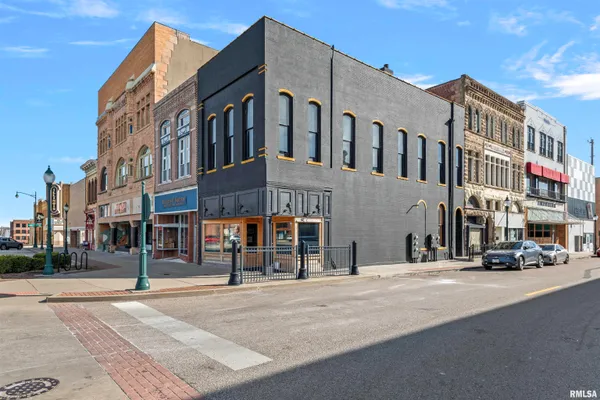 $355,000 | 74 East Central Pk Plaza, Jacksonville, IL 62650
