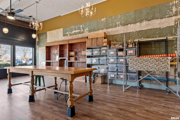 $355,000 | 74 East Central Pk Plaza, Jacksonville, IL 62650